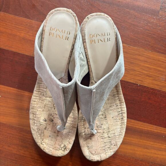 DONALD J. PLINER GIL Sand Metallic Wedge Shoes Size 11 - Picture 7 of 8